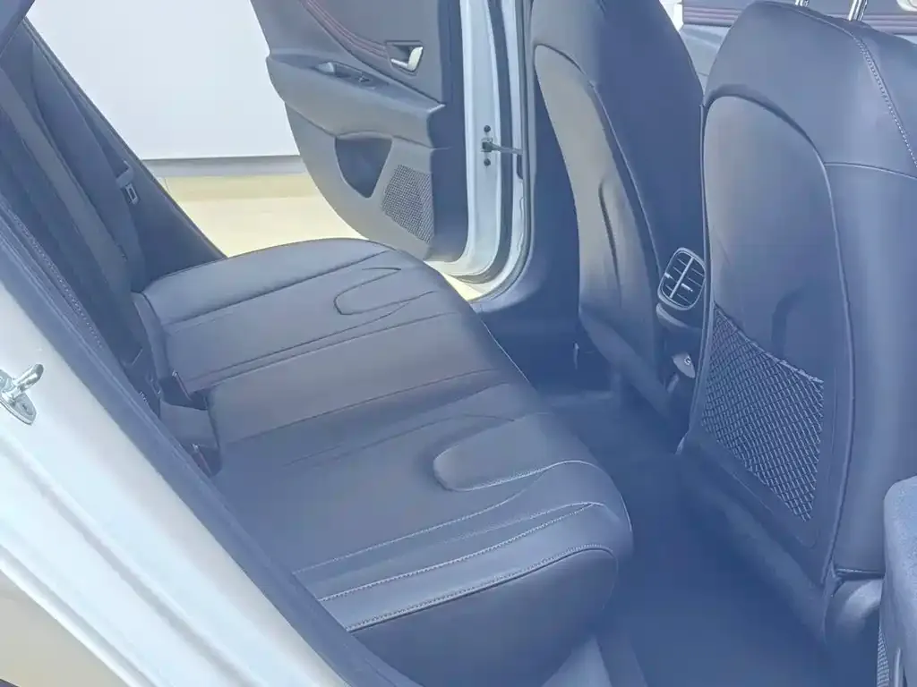 Hyundai Elantra 2022 из CN, фото 2