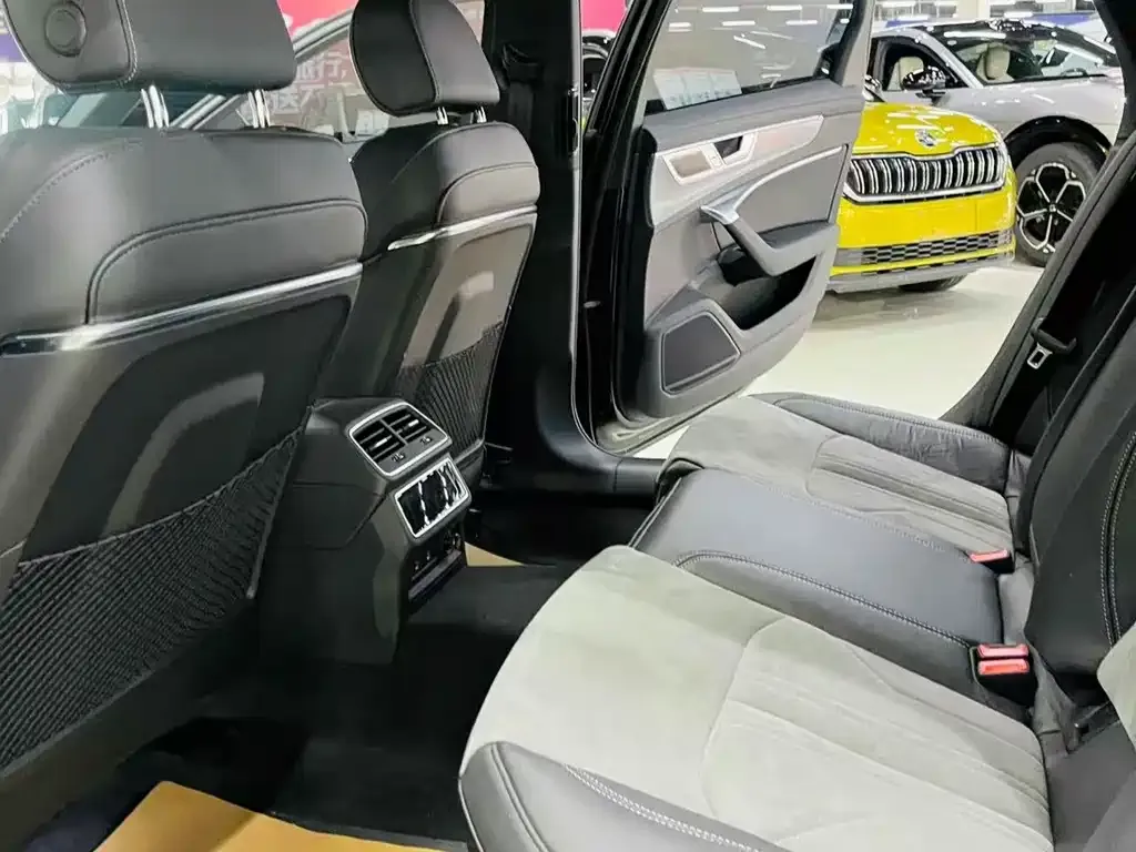 Audi A6L 2024 из CN, фото 10