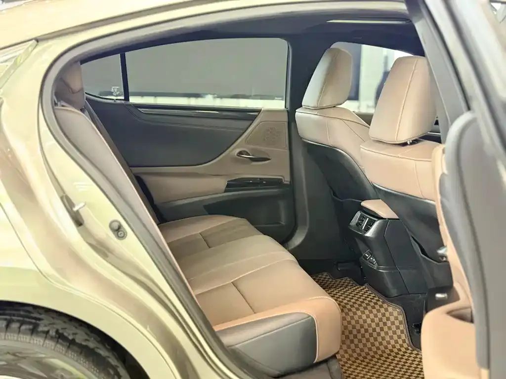 Lexus ES 2022 из CN, фото 8