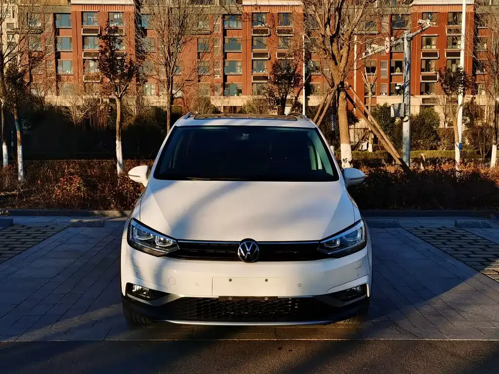 Volkswagen Touran 2023 из CN, фото 8