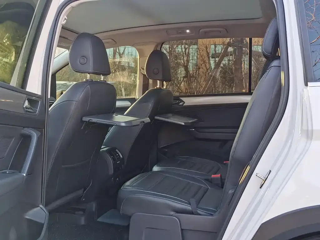 Volkswagen Touran 2023 из CN, фото 3