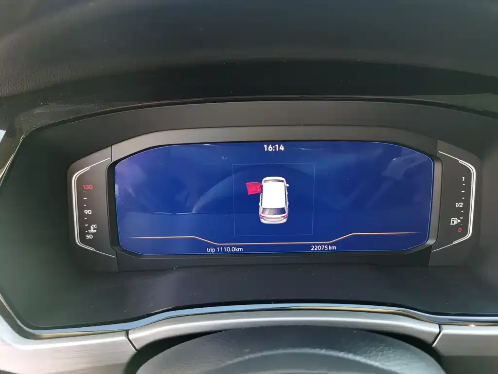 Volkswagen Touran 2023 из CN, фото 2