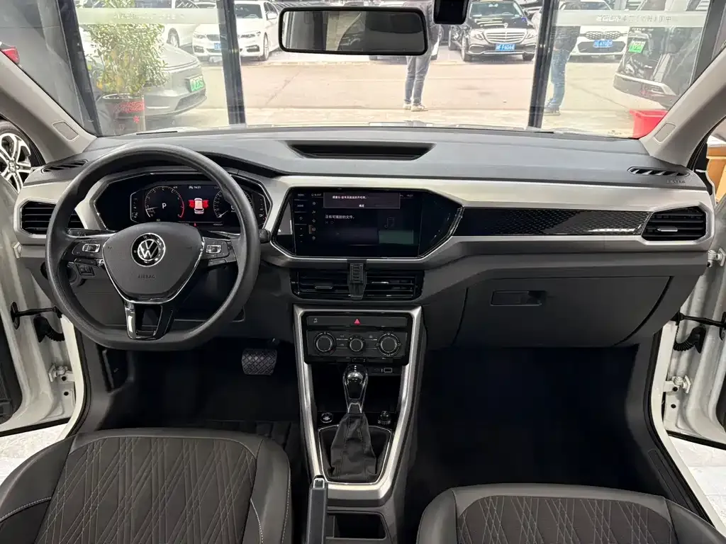Volkswagen T-Cross — фото 10
