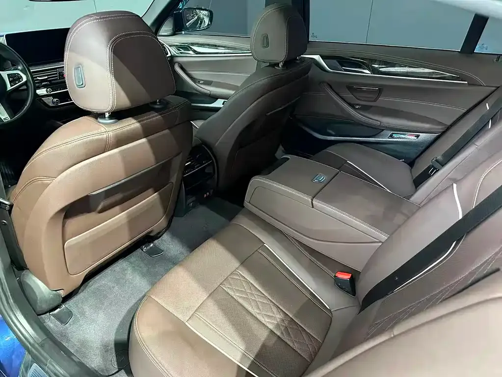 BMW 5 Series — фото 10
