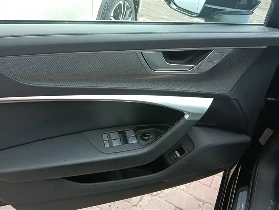 Audi A6L 2023 из CN, фото 2