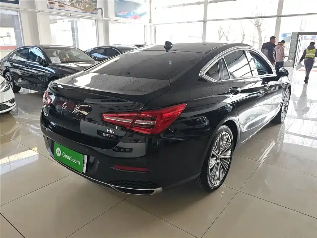 Hongqi H5 — фото 2