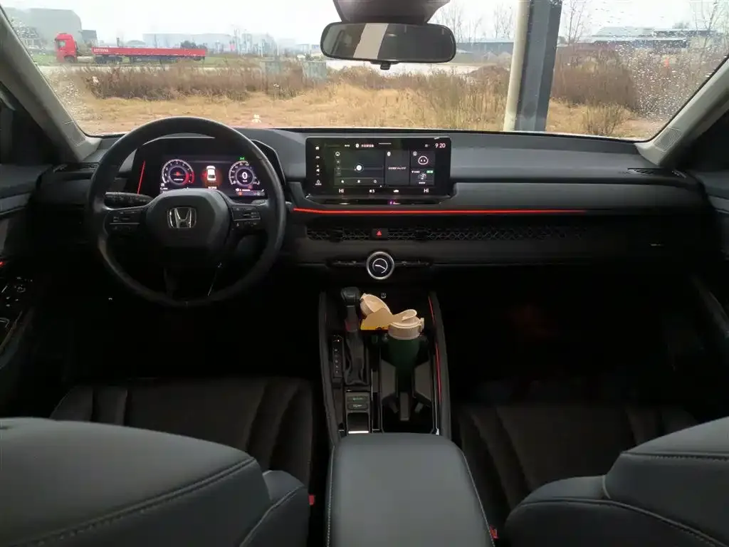 Honda Accord — фото 10