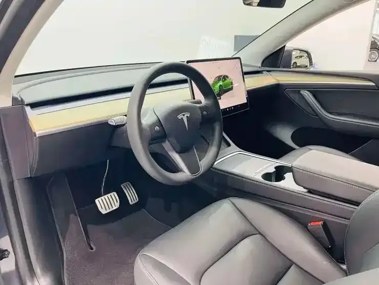 Tesla Model Y — фото 6