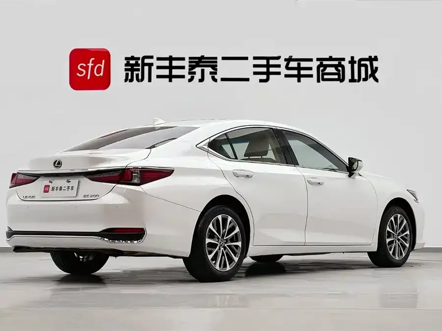 Lexus ES — фото 4