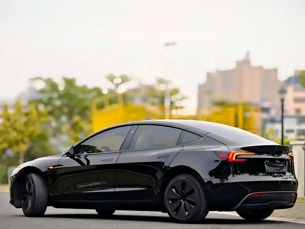 Tesla Model 3 — фото 4