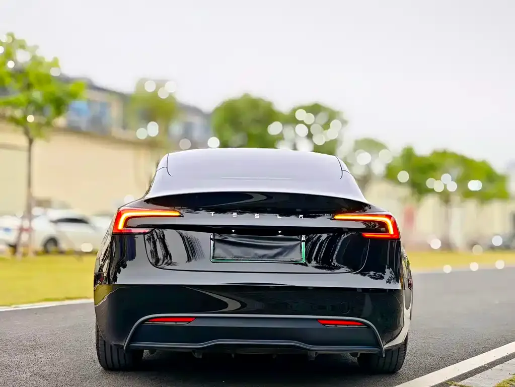 Tesla Model 3 — фото 5