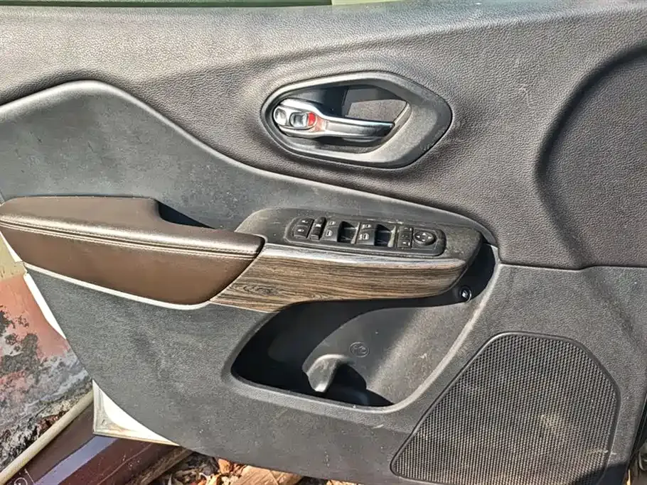 Jeep Cherokee 2021 из CN, фото 9