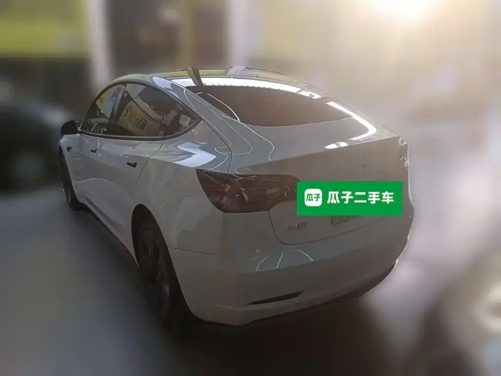 Tesla Model 3 — фото 10