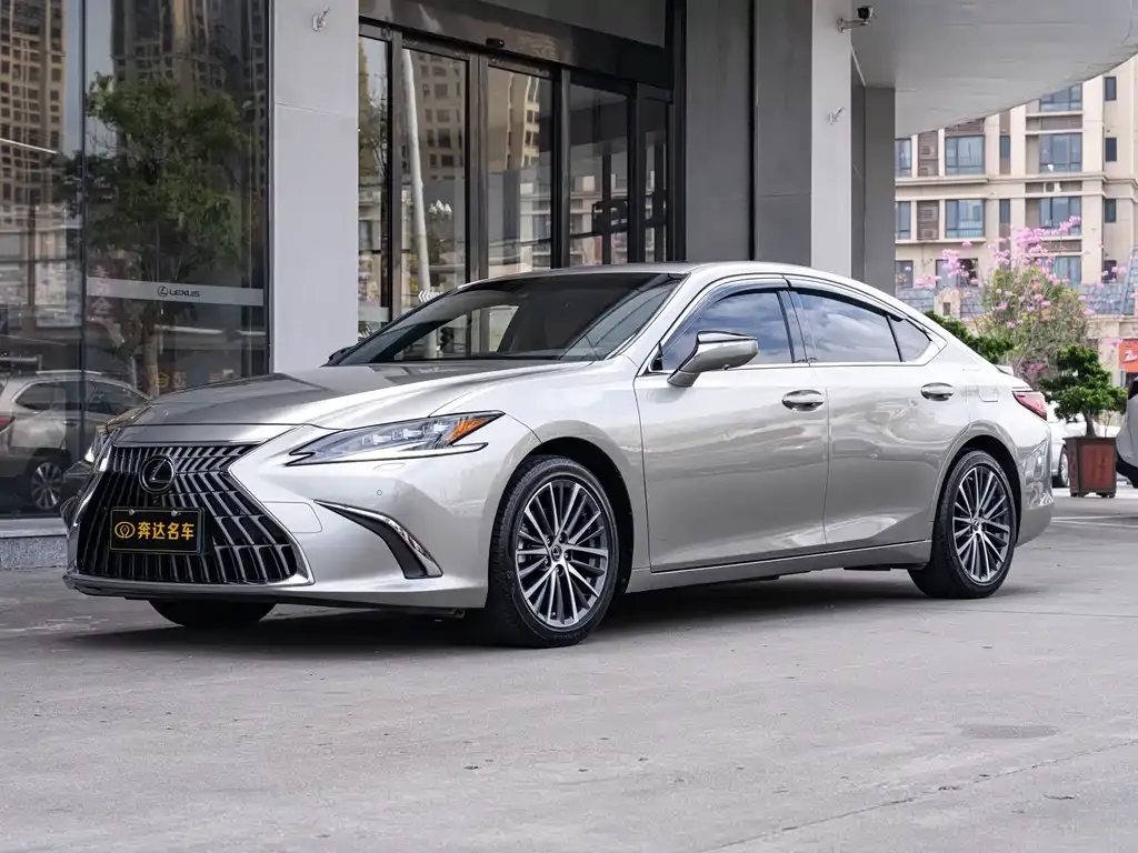 Lexus ES — фото 1