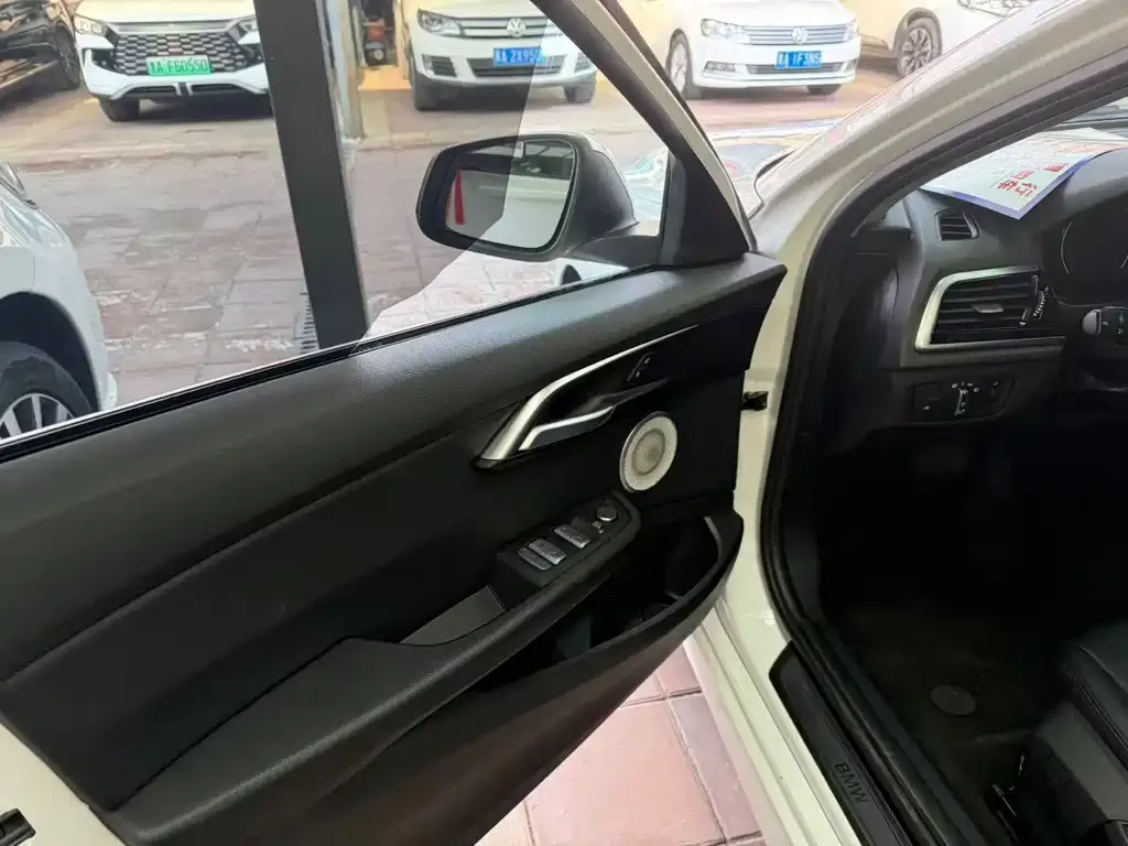 BMW 1 Series 2021 из CN, фото 3