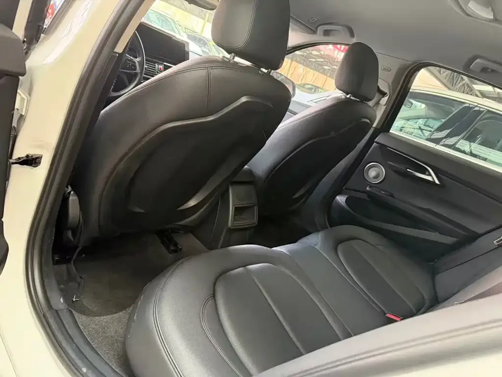 BMW 1 Series 2021 из CN, фото 9