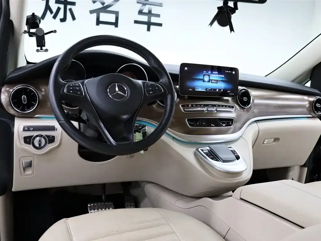 Mercedes-Benz V-Class — фото 10