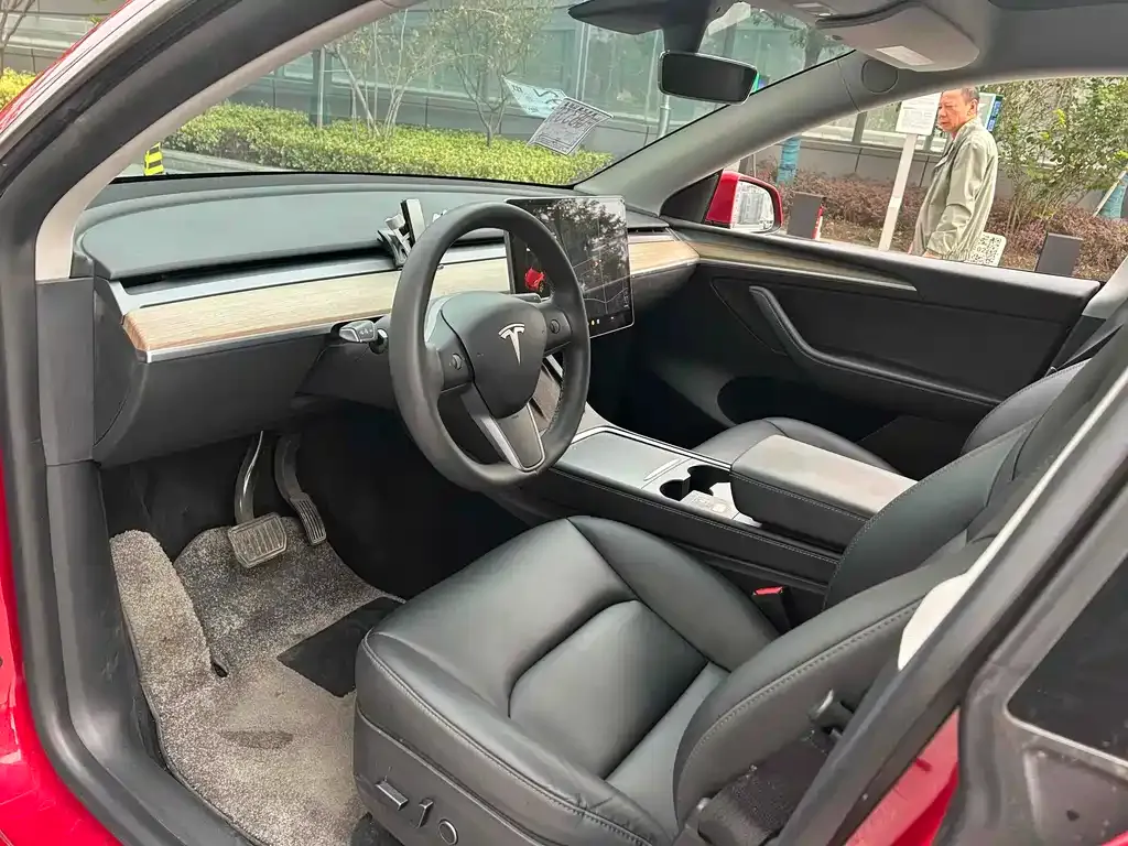 Tesla Model Y — фото 7
