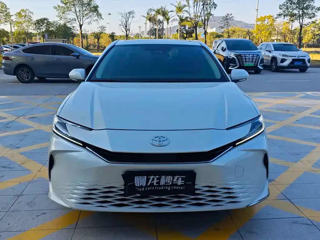 Toyota Camry — фото 8