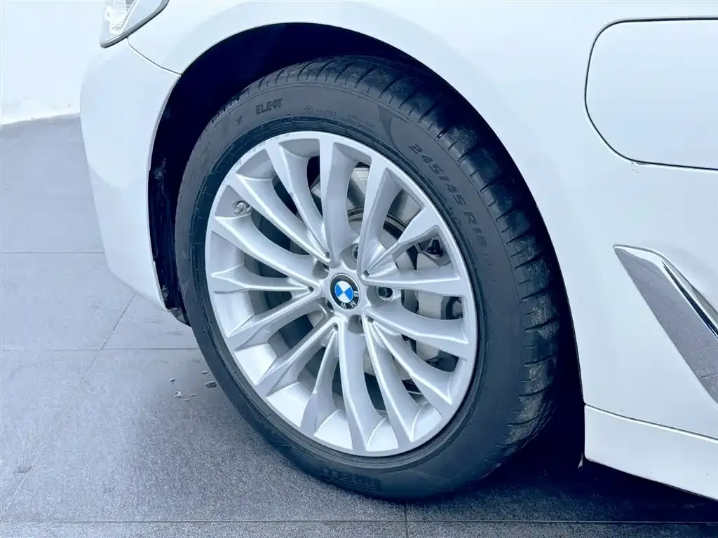 BMW 5 Series New Energy — фото 6