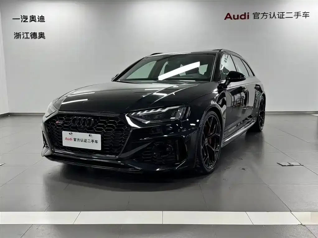 Audi RS 4 — фото 1