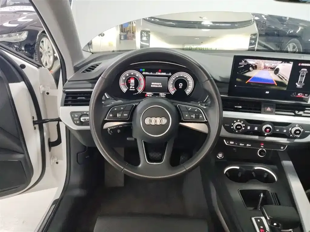 Audi A4L 2022 из CN, фото 4