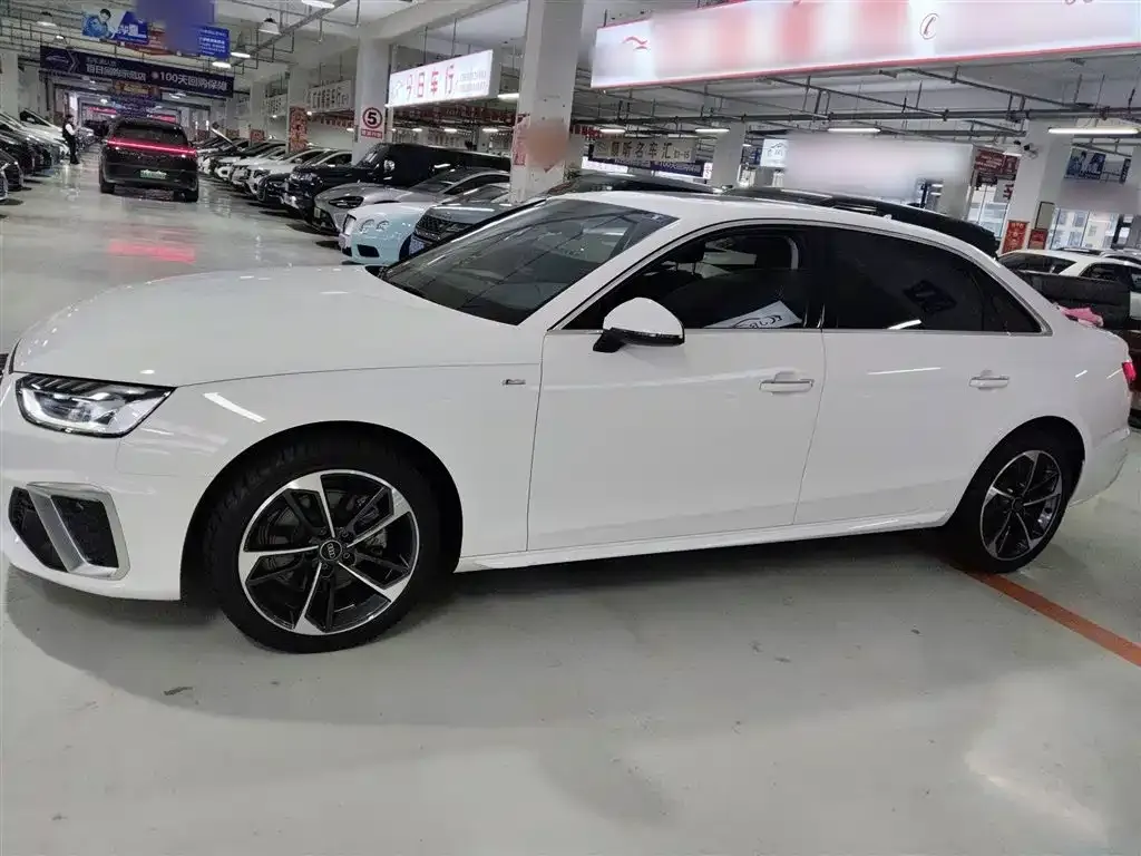 Audi A4L 2022 из CN, фото 6
