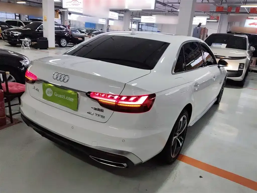 Audi A4L 2022 из CN, фото 8