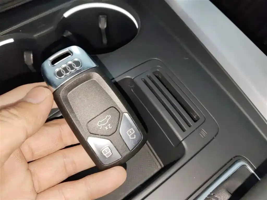 Audi A4L 2022 из CN, фото 10