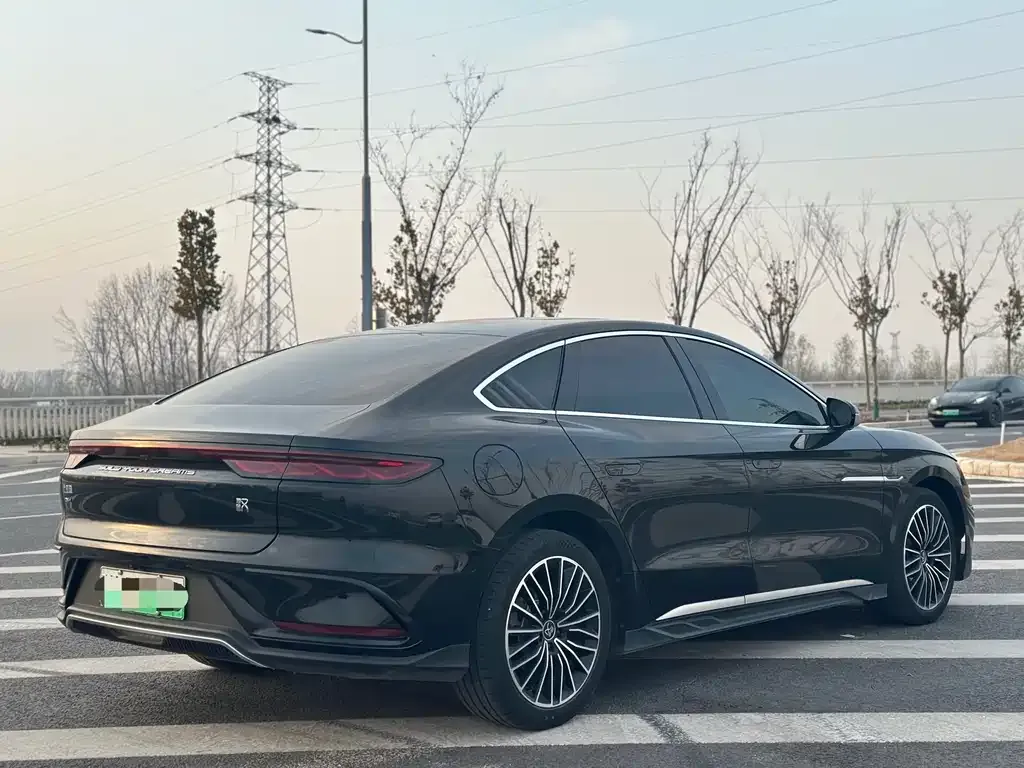 BYD Han — фото 10