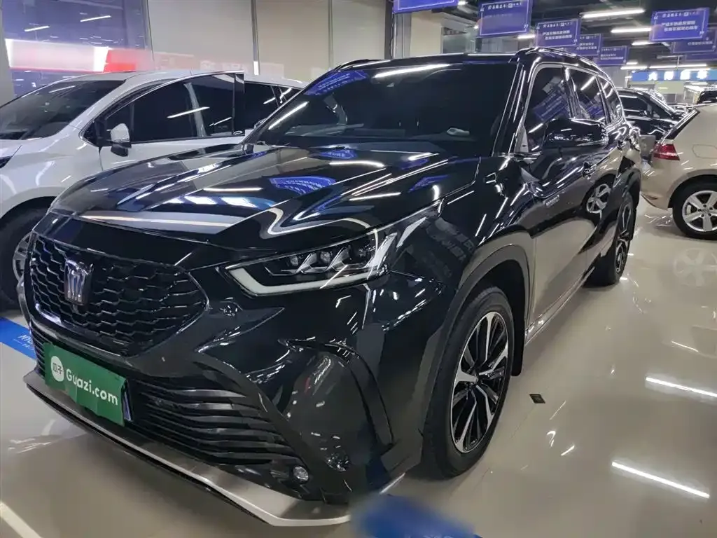 Toyota Crown Kluger 2023 из CN, фото 10