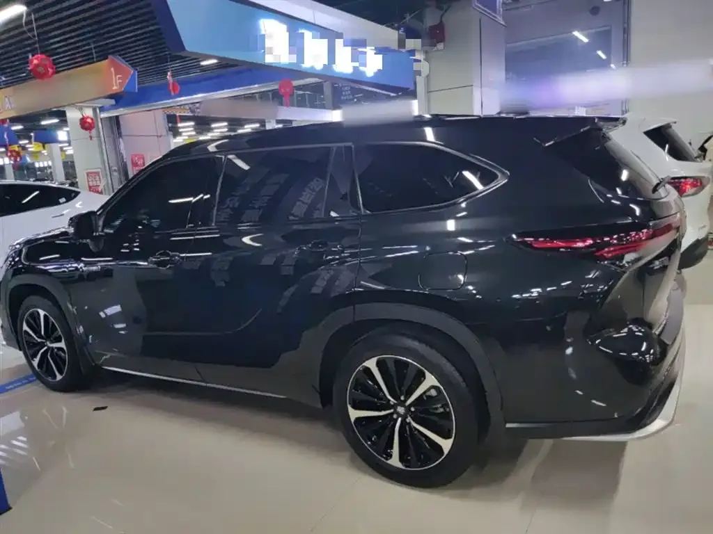 Toyota Crown Kluger 2023 из CN, фото 2