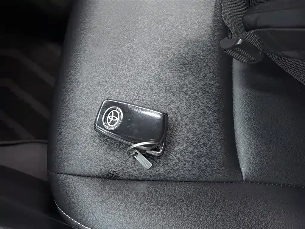 Toyota Corolla Cross 2023 из CN, фото 5