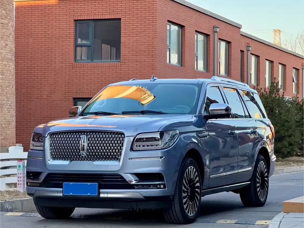 Lincoln Navigator — фото 1