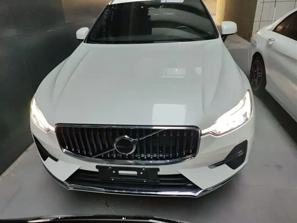 Volvo XC60 — фото 10