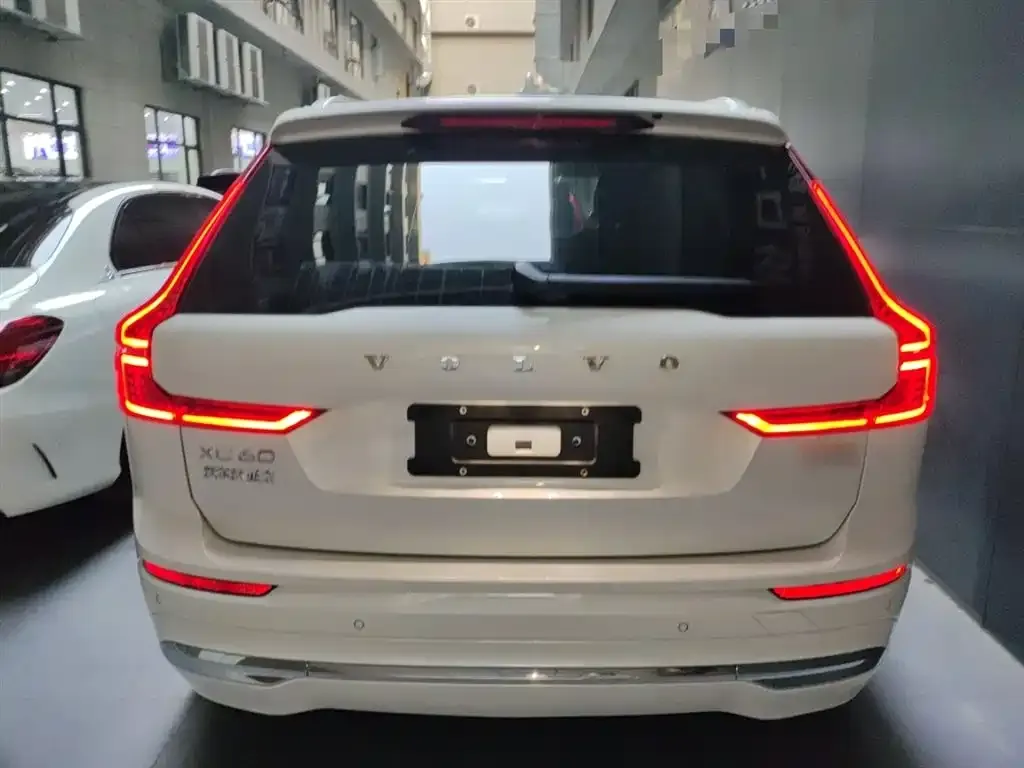 Volvo XC60 — фото 7