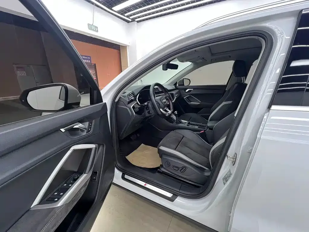 Audi Q3 2021 из CN, фото 7