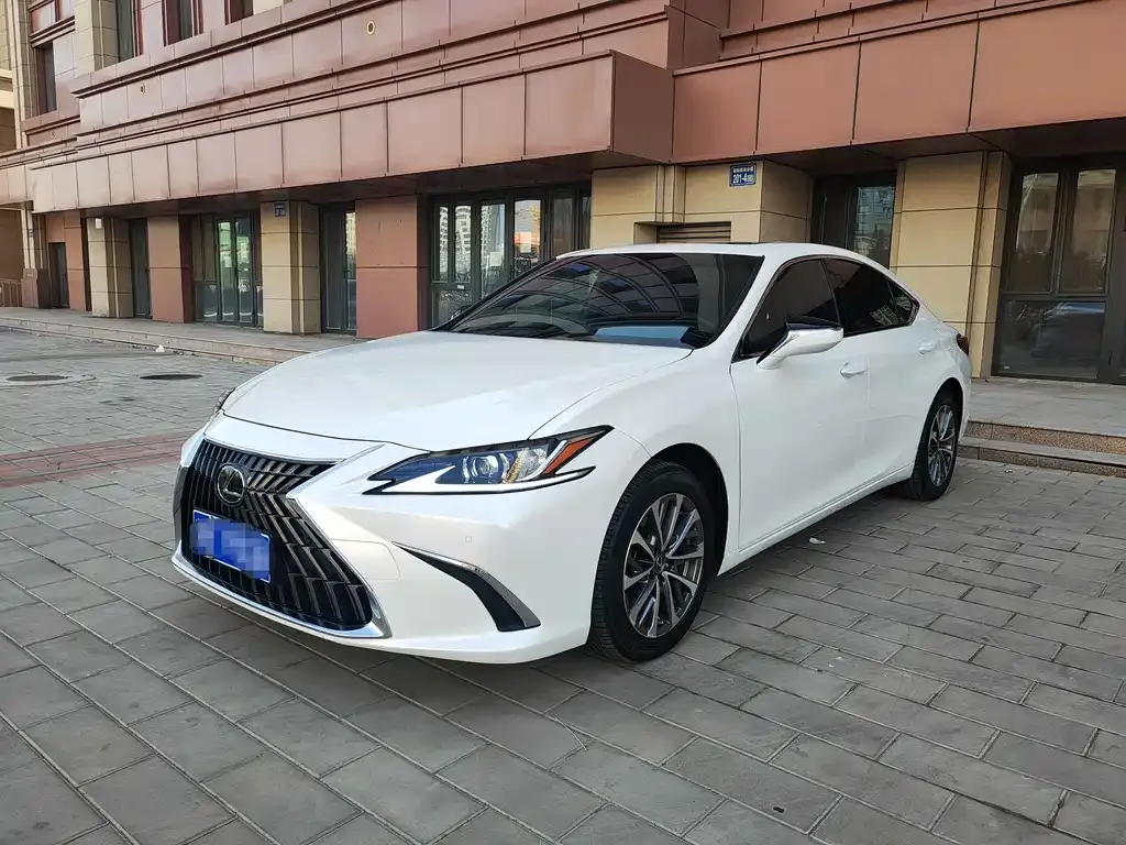 Lexus ES — фото 1