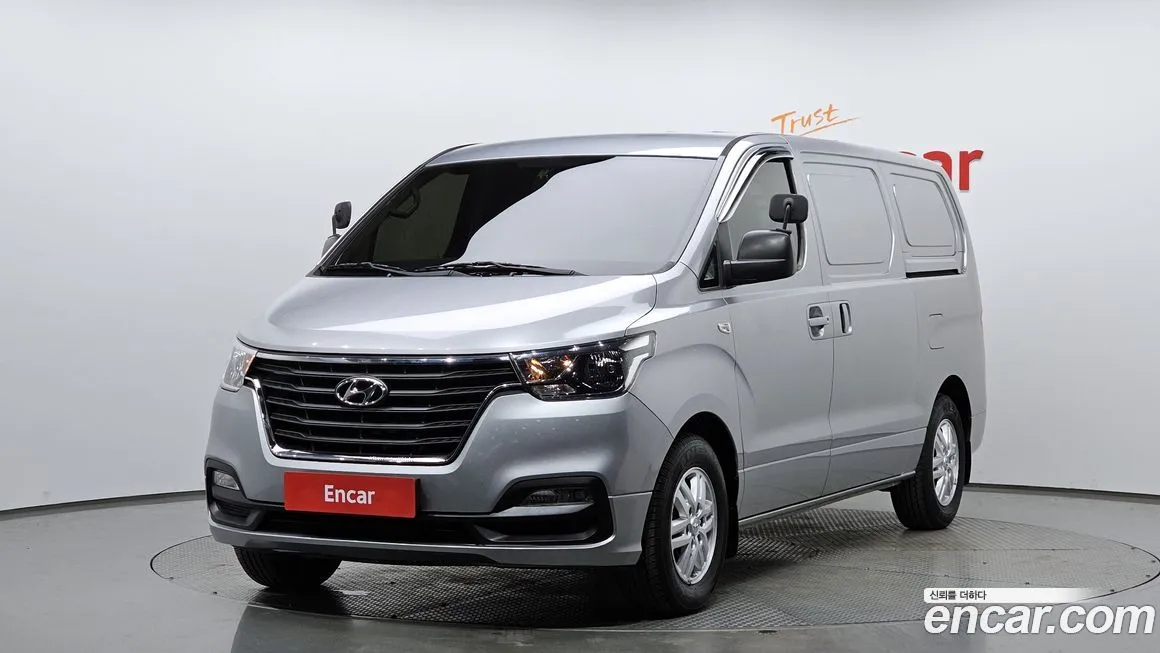 Hyundai Starex — фото 1