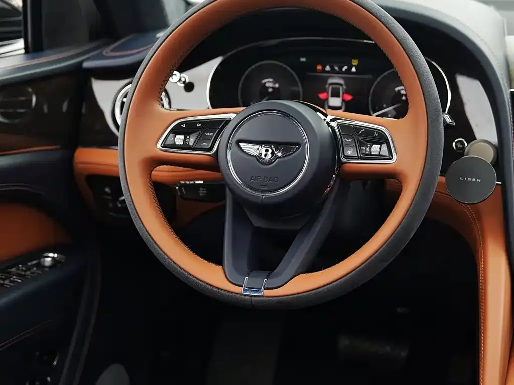Bentley Bentayga 2023 из CN, фото 3