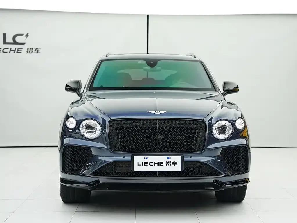 Bentley Bentayga 2023 из CN, фото 7