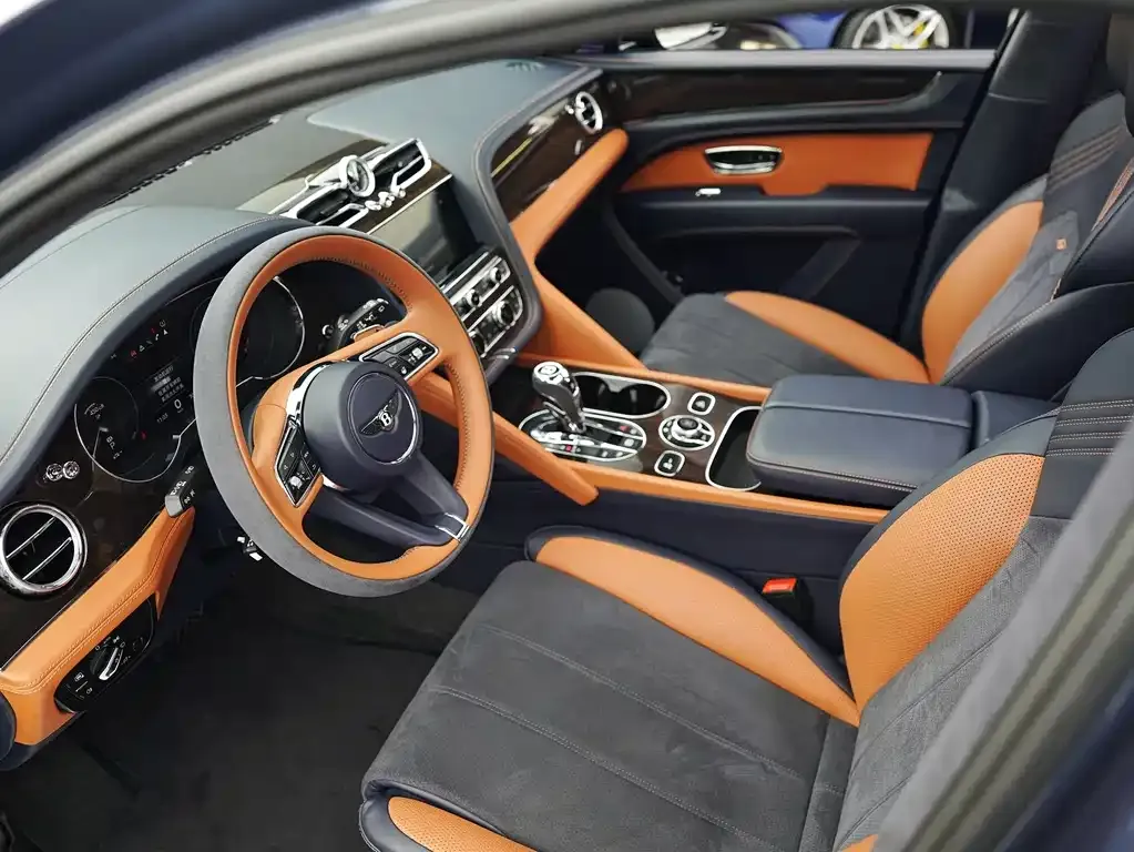 Bentley Bentayga 2023 из CN, фото 10