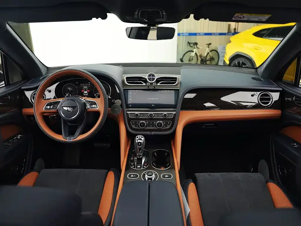 Bentley Bentayga 2023 из CN, фото 6