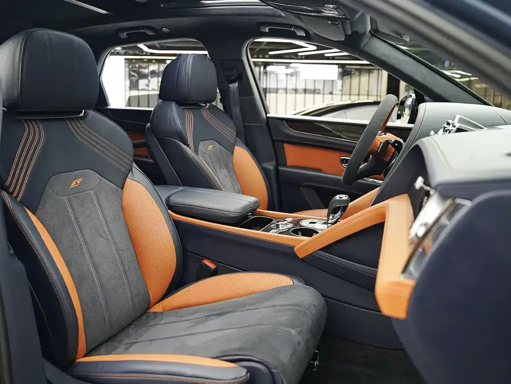 Bentley Bentayga 2023 из CN, фото 9