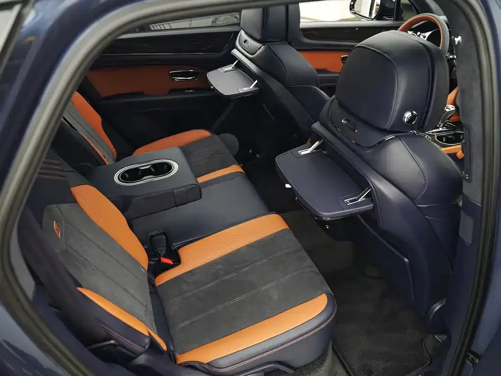 Bentley Bentayga 2023 из CN, фото 8