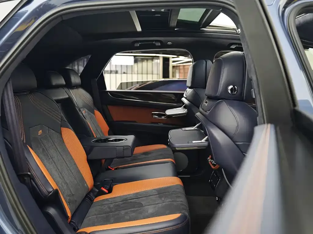 Bentley Bentayga 2023 из CN, фото 4