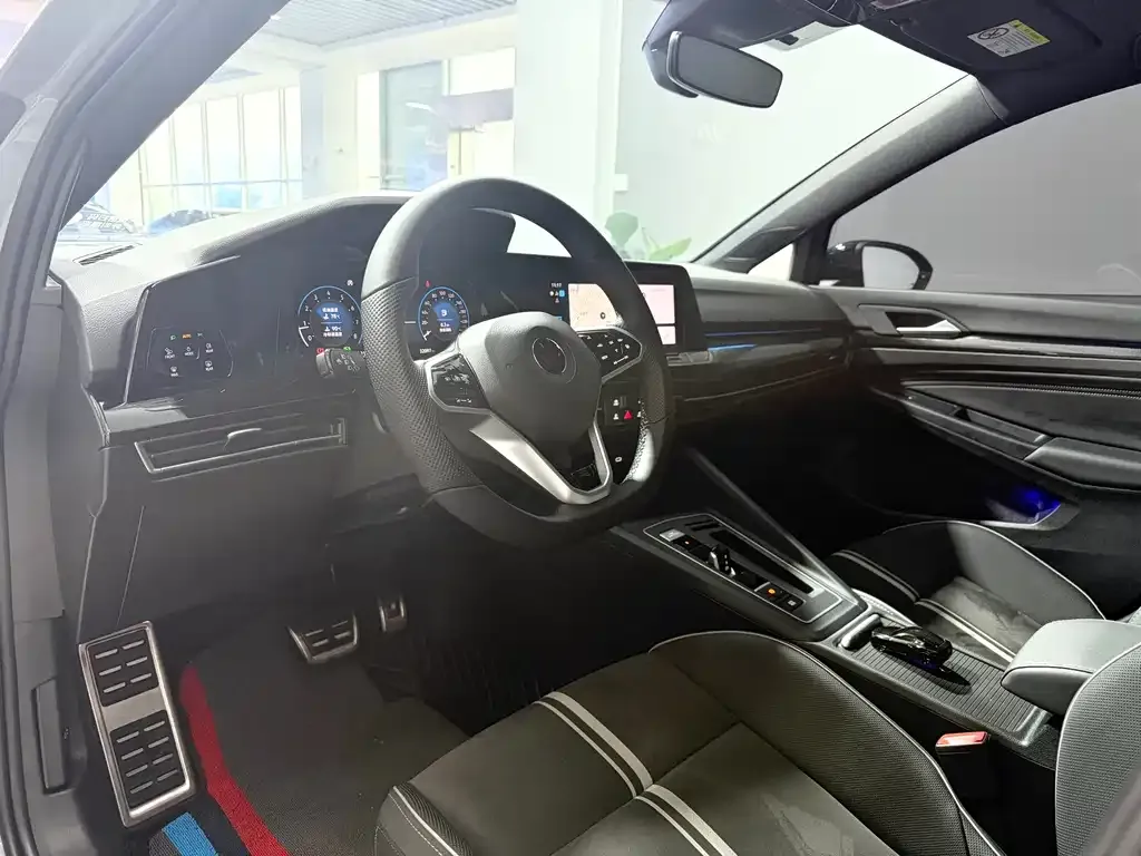 Volkswagen Golf 2023 из CN, фото 10