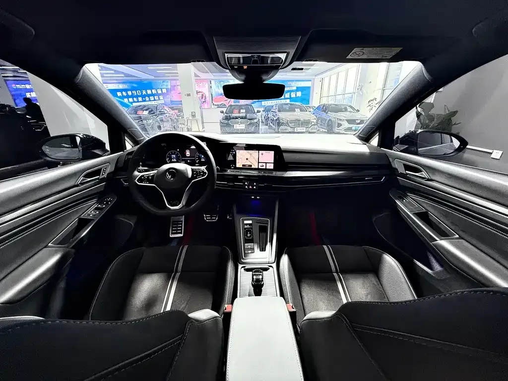 Volkswagen Golf 2023 из CN, фото 6