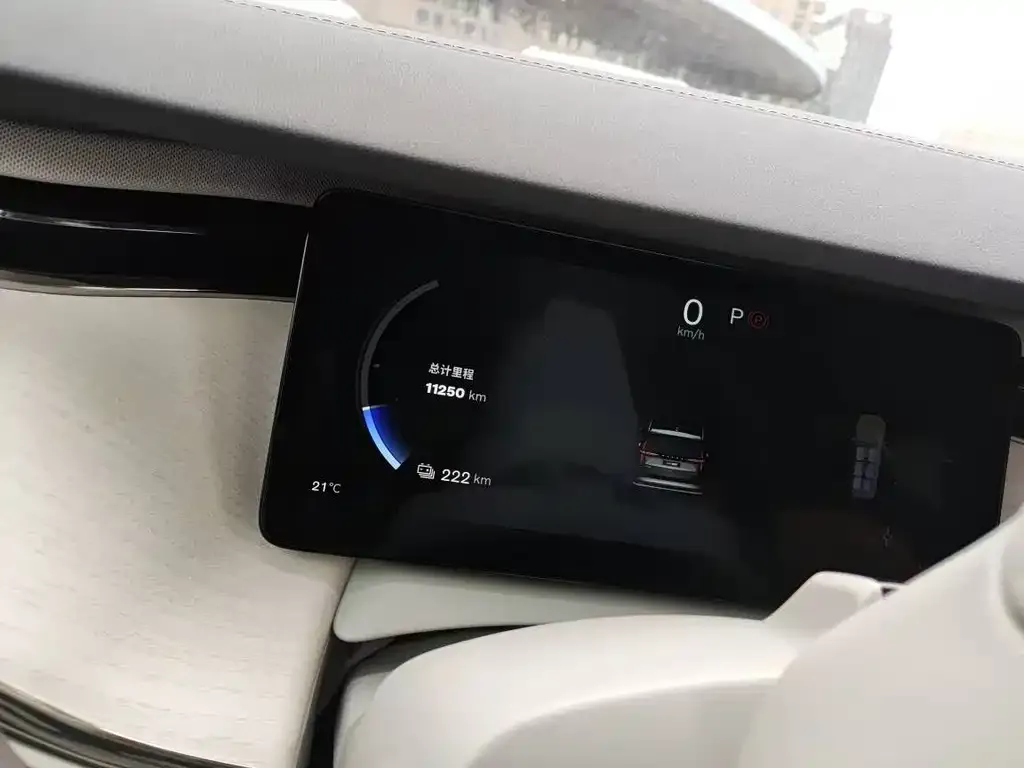 Volvo EM90 2024 из CN, фото 2