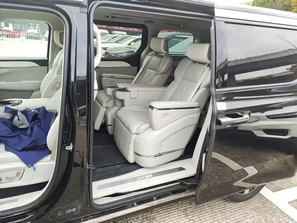 Volvo EM90 2024 из CN, фото 5